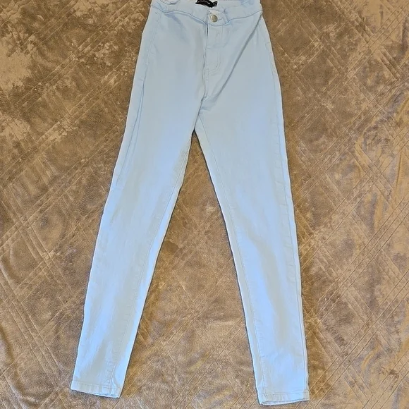 PrettyLittleThing Light Blue High-Waisted Jeans - Picture 4 of 6